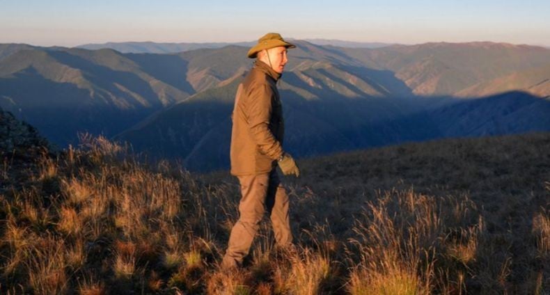 Ketika Presiden Putin Nyaris Ditabrak Kawanan Rusa saat Liburan Bersama Menhan Rusia