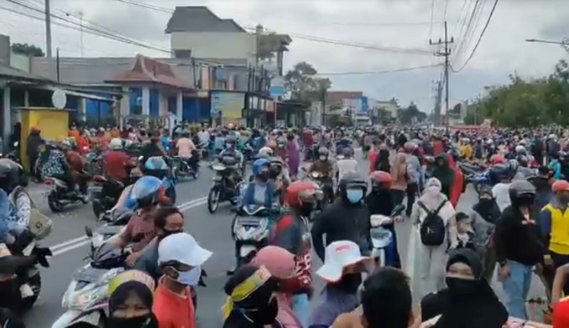 Ini Alasan Peternak Blitar Bagikan 20.000 Telur dan Ayam Gratis untuk Warga 