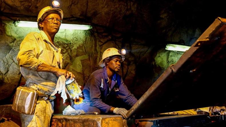 Puluhan Pekerja Tambang Terjebak di Bawah Tanah akibat Rusaknya Jalur Transportasi