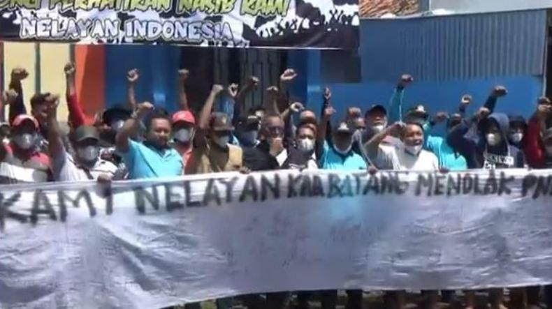 Demo di Kantor KKP, Puluhan Nelayan Batang Tolak PP Nomor 85 Tahun 2021