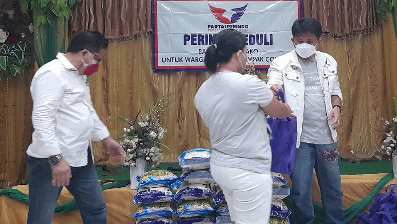Gerkindo Bagikan Sembako, Jemaat GSPDI Filadelfia Sambut Gembira