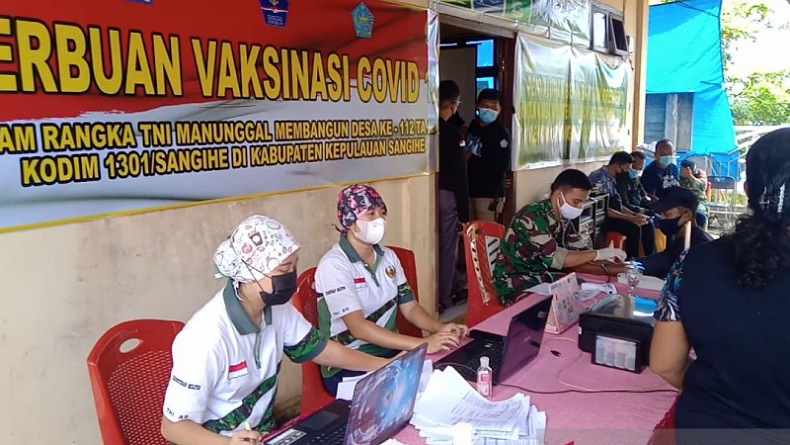 Kodim Sangihe Laksanakan Serbuan Vaksinasi di Lokasi TMMD Kampung Pindang  