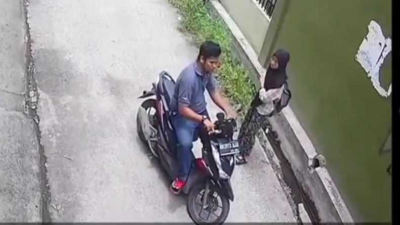 Terekam CCTV, Pria di Medan Rampas Handphone Milik Siswi SMP 
