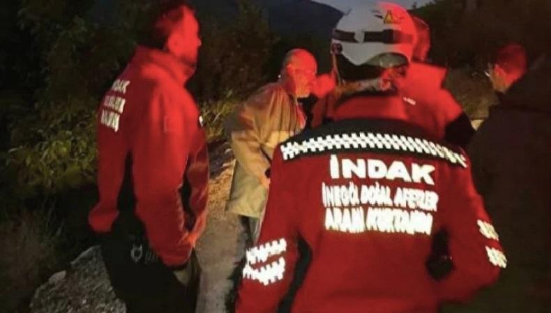 Lucu, Pria Mabuk Malah Gabung Operasi Pencarian Dirinya yang Dilaporkan Hilang