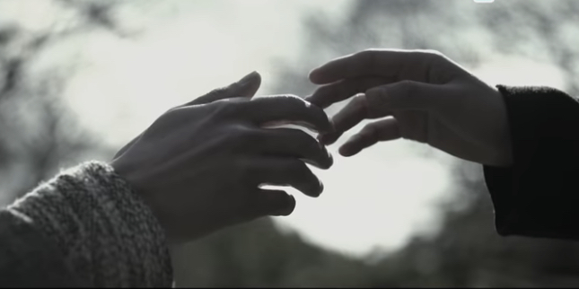 Chord Gitar dan Lirik Lagu Kekasih Bayangan Cakra Khan, Menemanimu saat Sepi Menghantui