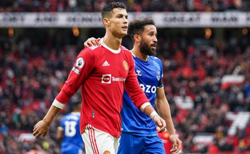 Legenda MU Kritik Ronaldo yang Ngambek di Laga vs Everton: Bikin Pusing Solskjaer Saja! 