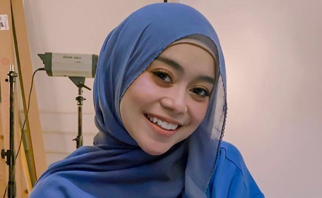 Beredar Rumor Hamil di Luar Nikah, Lesti Kejora Justru Tulis Pesan Manis Buat Keluarga   