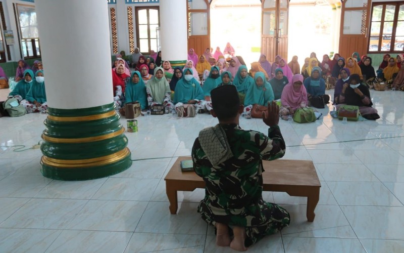 Prajurit TNI Tausiyah di Pengajian Ibu-Ibu, Ungkap Ciri-Ciri Perempuan Dirindukan Surga