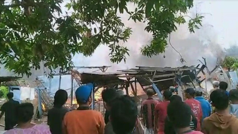 Rumah dan Gudang Terbakar di Cikarang Bekasi, Warga Panik Lihat Kobaran Api