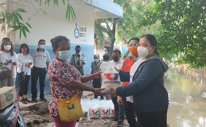 Sambut HUT ke-7, Partai Perindo Gelar Bakti Sosial untuk Pemulung di Jakarta Pusat