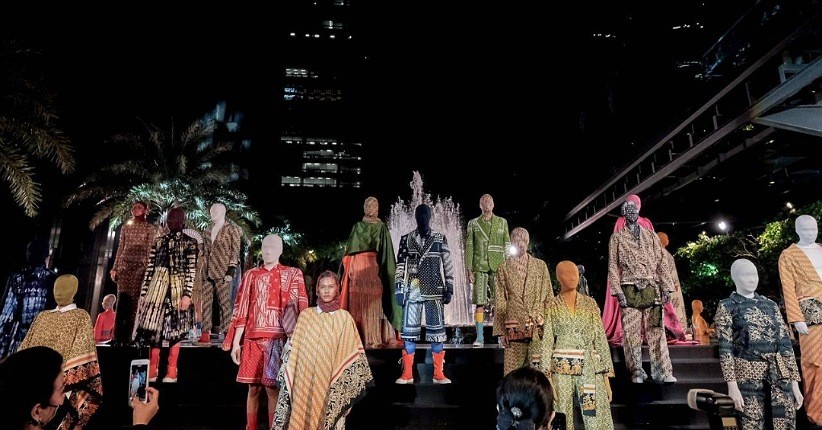 Lestarikan Batik, Kemenparekraf dan Lakon Indonesia Gelar Pertunjukan di Candi Prambanan