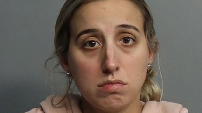 Duh, Guru Perempuan Berhubungan Seks dengan Siswa 14 Tahun dalam Mobil