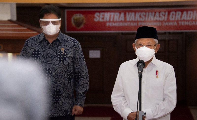 Dampingi Wapres, Menko Airlangga Tinjau Sentra Vaksinasi Covid-19 di Semarang