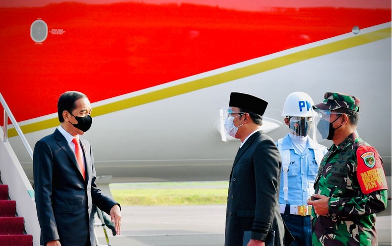Jokowi Pimpin Upacara Penetapan Komcad di Bandung