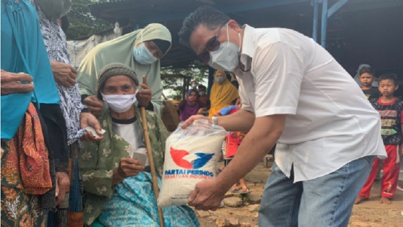 HUT ke-7 Partai Perindo, Warga Kampung Ciketing Bekasi Senang Dapat Sembako