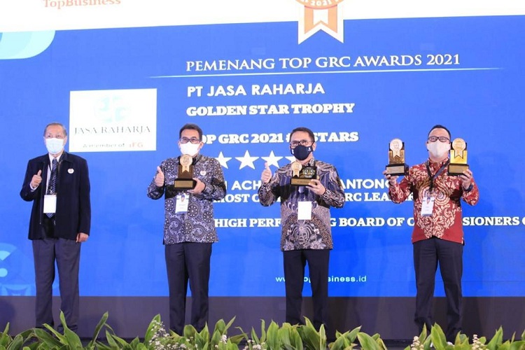 Jasa Raharja Raih Golden Trophy Award di Bidang Governance Risk Compliance 