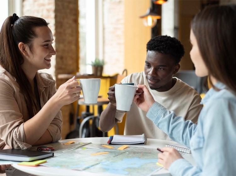 FOMO & YOLO Bikin Milenial Gagal Sejahtera, Ini Tips Jitu dari MotionBanking 