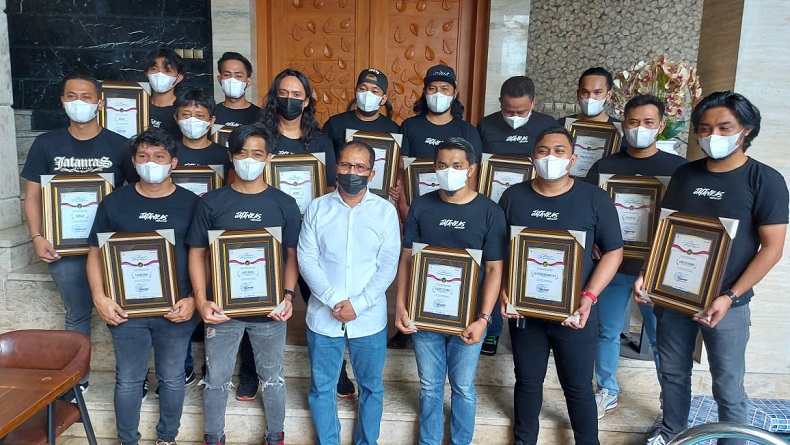Danny Pomanto Berikan Penghargaan 15 Polisi karena Ungkap Pencurian di Balai Kota