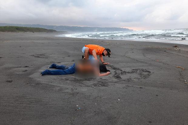  Mayat Perempuan Setengah Telanjang Ditemukan di Pantai Pelangi