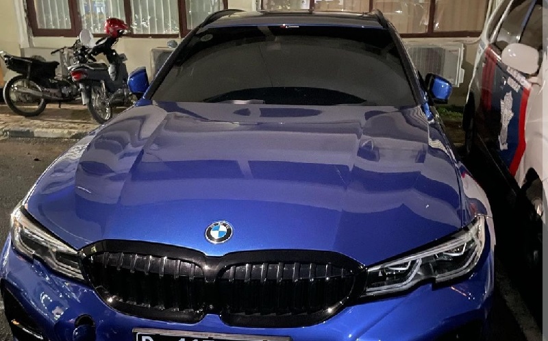 Sekat Kawasan Crowd Free Night di Jaksel, Polisi Ditabrak BMW hingga Luka-Luka