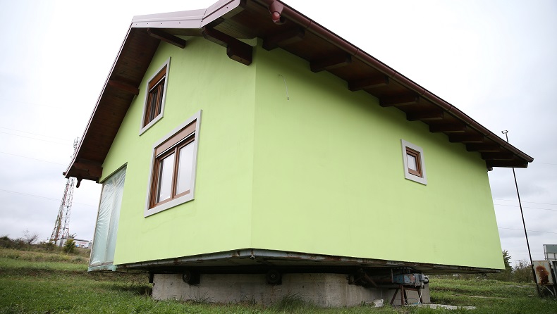 Unik, Pria Ini Bangun Rumah Berputar demi Bahagiakan Istri