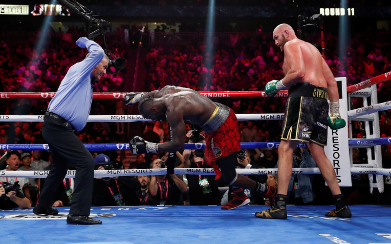 Tyson Fury Pertahankan Gelar Usai Buat Deontay Wilder Roboh di Ronde 11