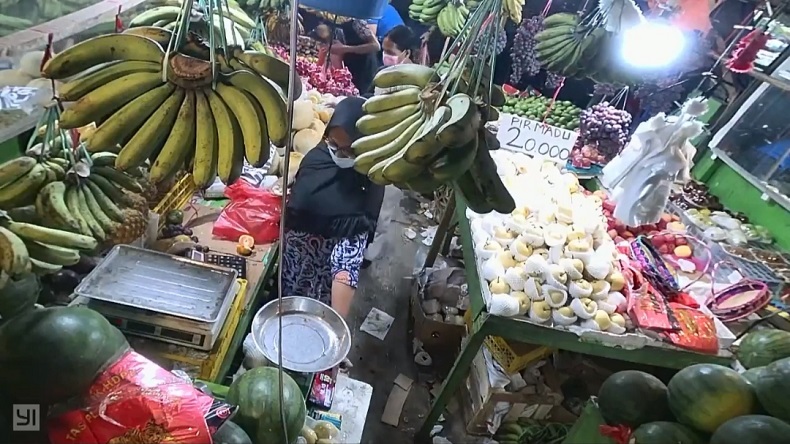 Modus Beli Buah, Emak-Emak Malah Curi HP Pedagang Buah di Cakung