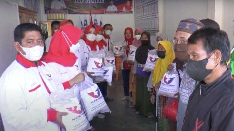 Rayakan Ulang Tahun Ke-7, Perindo OKU Selatan Bagi-Bagi Paket Sembako kepada Warga