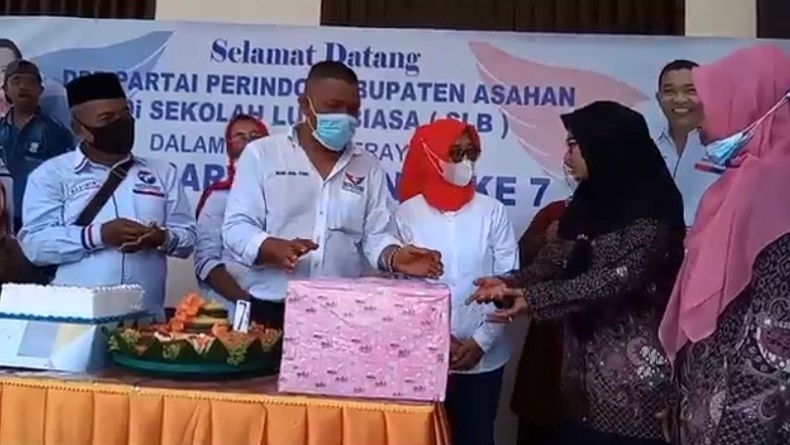 Rayakan HUT ke-7 di SLB, DPD Perindo Asahan Larut dalam Suasana Haru