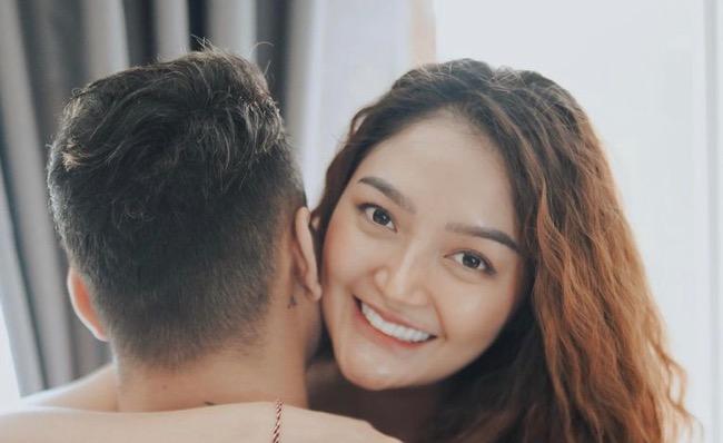 Sahabatan, Lucinta Luna Terharu Tahu Kabar Siti Badriah Hamil Anak Pertama