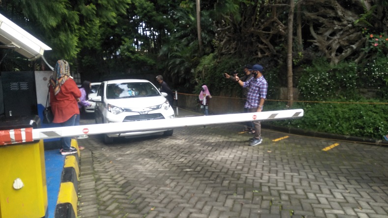 Viral Tarif Parkir Rp150.000 di Kawasan Wisata Lembang, Endingnya Begini
