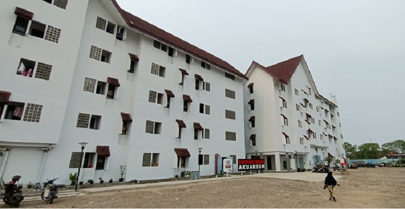 Penghuni dan Tamu Kampung Susun Akuarium  Wajib Lepas Alas Kaki