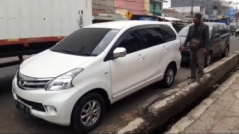 Komplotan Pencuri Modus Gembos Ban Gasak Uang Ratusan Juta di Cianjur