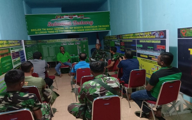  Jelang Penutupan TMMD, Prajurit TNI Bantu Pembangunan Masjid