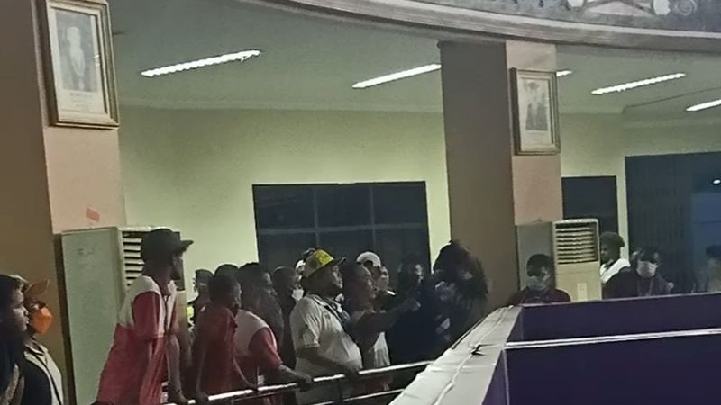 Atlet Angkat Besi Papua Mengamuk ke Wasit karena Selisih Berat Badan