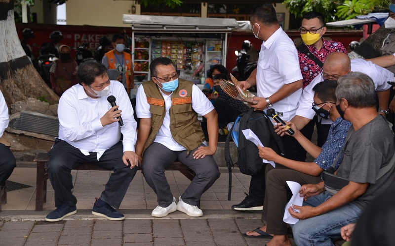 Cek Penyaluran Bantuan Tunai PKL dan Warung di NTB, Menko Airlangga: Tercepat dan Tepat Sasaran