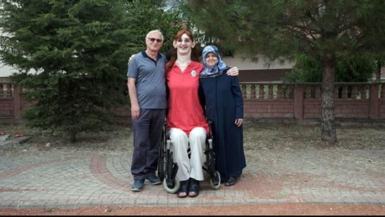 Wow, Tinggi Badan Wanita Ini 2 Meter Lebih Pecahkan Rekor Dunia