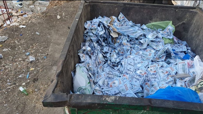 Temukan Berton-Ton Uang Kertas Pecahan 100 Dolar AS, Penduduk Kota Ini Kena Prank