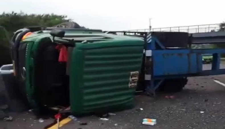 5 Fakta Insiden Truk Terbalik Tewaskan Bos Indomaret di Tol Cipularang, Nomor 4 Bikin Geram