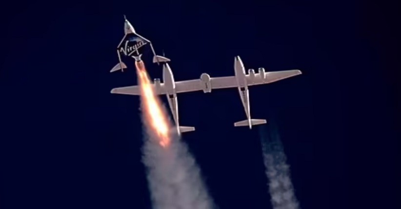  Virgin Galactic Tunda Penerbangan Komersial Luar Angkasa Pertama 