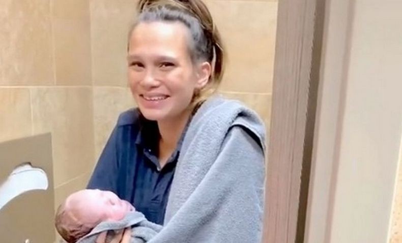 Viral, Perempuan Ini Lahirkan Bayi Seorang Diri di Toilet SPBU