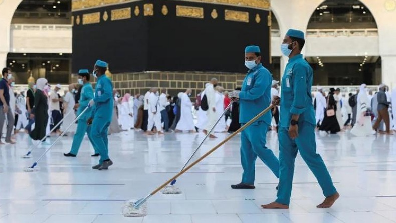 Masjid di Indonesia Belum Bisa Rapatkan Shaf Shalat, Capaian Vaksinasi Masih Rendah