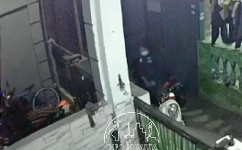 Pria Masturbasi di Motor Perempuan Terekam CCTV, Korban Syok Temukan Sperma di Jok