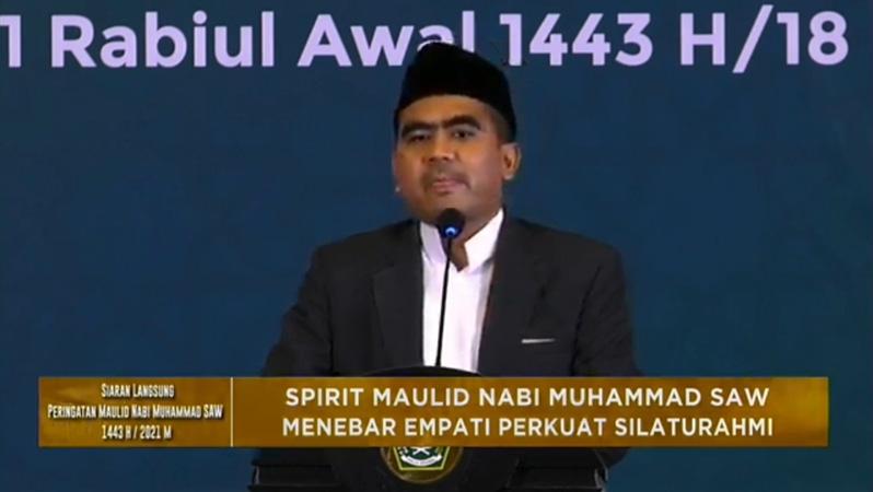  Putra KH Maimoen Zubair Tak Malu Lagi Pakai Sarung saat Naik Pesawat