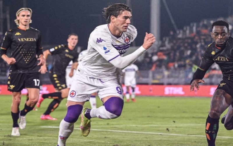 Kabar Baik Bagi Arsenal dan Juventus, Bos Fiorentina Siap Lepas Dusan Vlahovic 