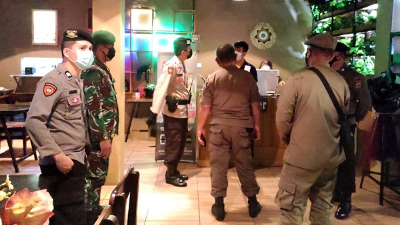 Operasi Yustisi di Kawasan Megamas Manado, Warga Abai Prokes Ditegur