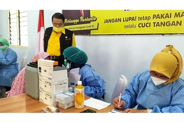 Angota DPR Ini Sisir Warga yang Belum Divaksin 