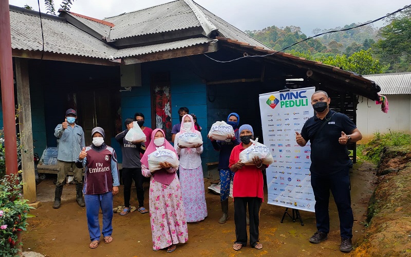 MNC Peduli Salurkan Sembako untuk Warga Kampung Terpencil di Ciwalen Bogor