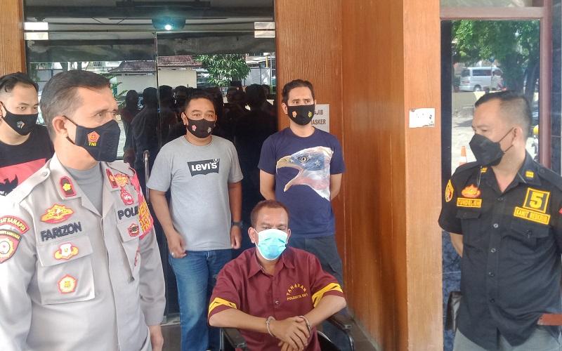 Anak Gadisnya Disenggol, Pria Palembang Ini Tusuk 2 Tetangga Pakai Pisau 