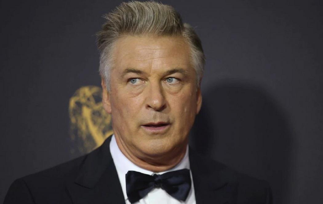 Aktor Hollywood Alec Baldwin Tak Sengaja Tembak Mati Kru Film di Lokasi Syuting